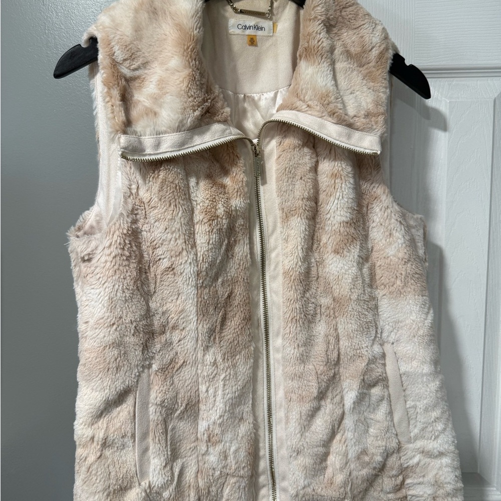 Calvin Klein Women's Plush Vest - Cream